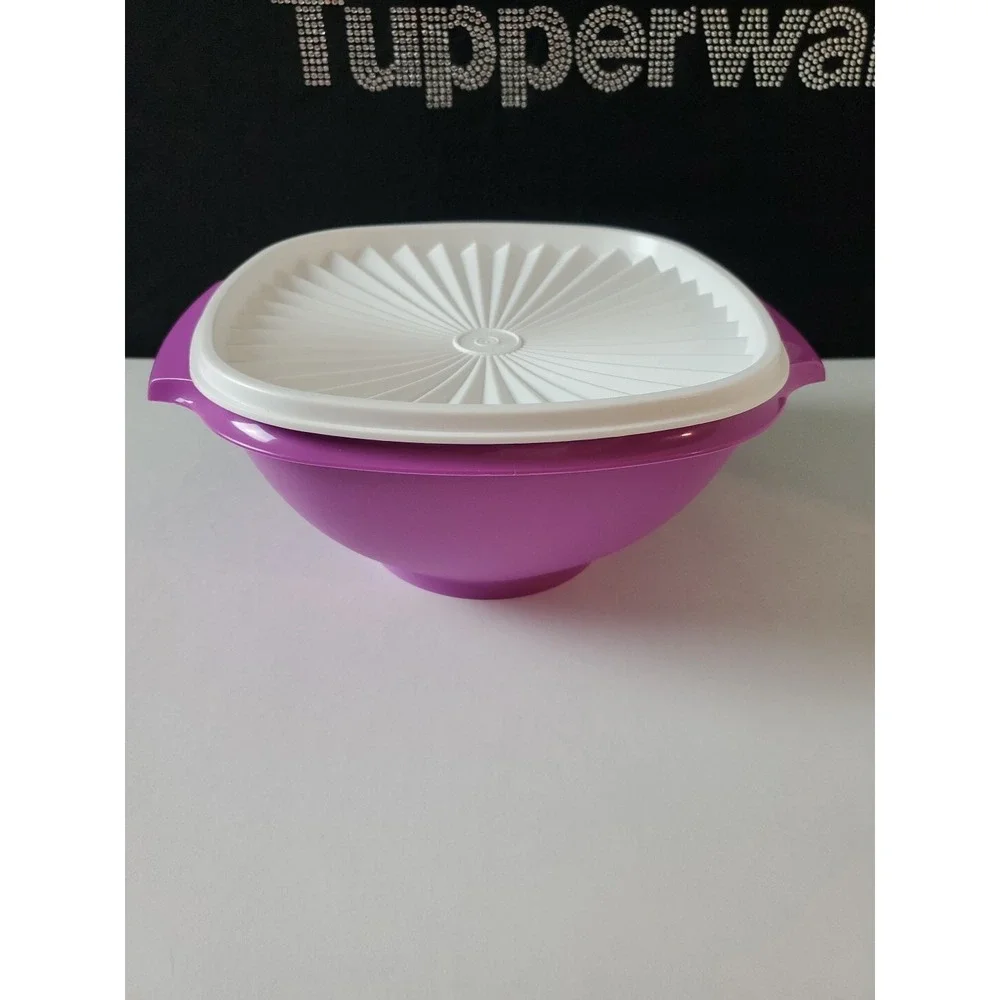 Tupperware Classic Servalier Bowl 8 cup Purple With White Seal New Purple White
